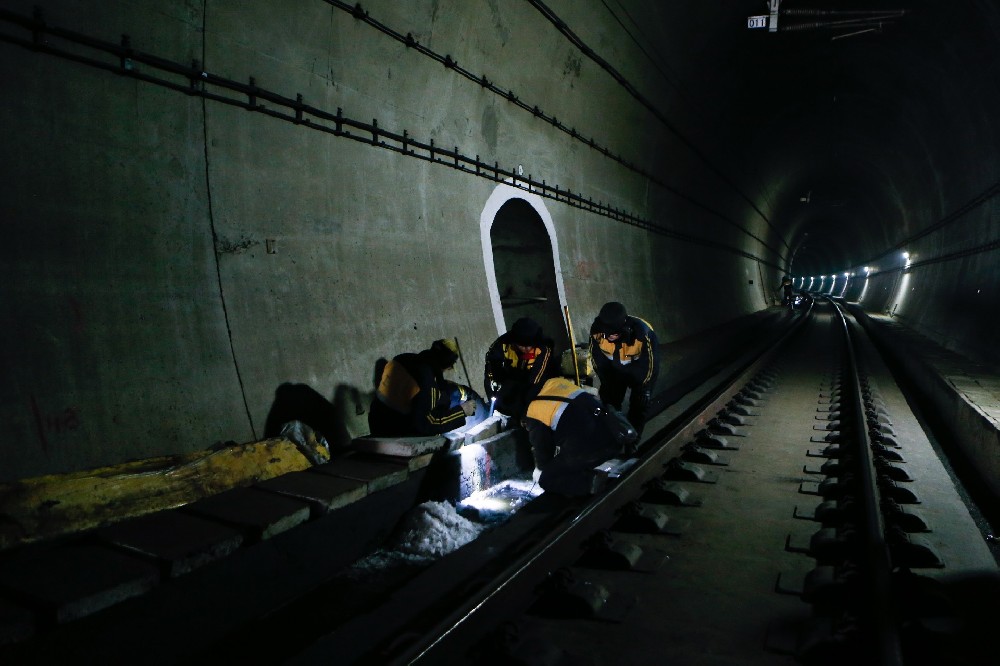 当涂铁路运营隧道病害现状